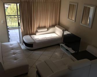 Tntee Apartments - Roodepoort - Living room