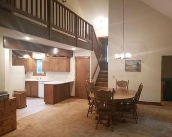 Relaxing House in the mountain/Fireplace/Pet Friendly/Close to slopes - Wintergreen - Dining room