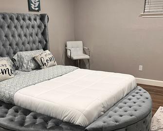 A home away from home with Uniqueness - Sugar Land - Slaapkamer