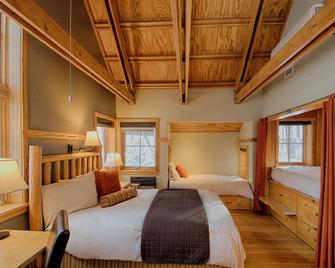 Sleeping Lady Mountain Resort - Leavenworth - Bedroom