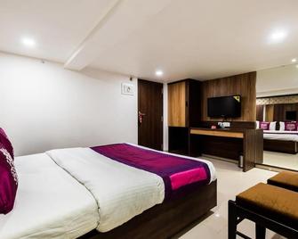 Hotel Shelter Palace - Navi Mumbai - Phòng ngủ