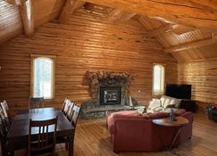 Cozy cabin on 5 acres - Jackson - Vardagsrum