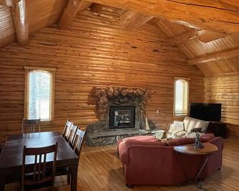 Cozy cabin on 5 acres - Jackson - Sala de estar