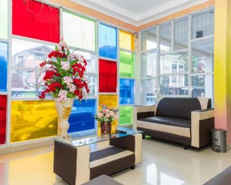 RedDoorz Plus @ Paal 2 Manado - Manado - Reception