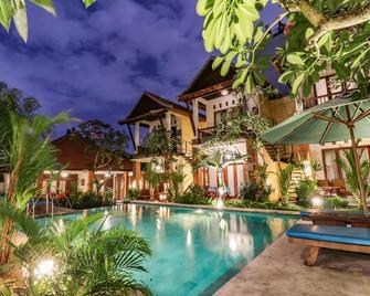 Mina Pelasa Hotel - Kuta - Pool