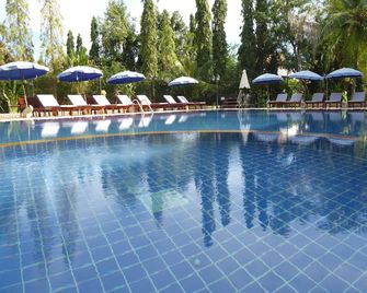 Oasis Garden & Pool Villa At Vip Resort - Ban Phe - Pool