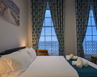 Acqua Beach Weymouth - Weymouth