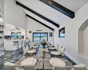 Lake Luxe Equine, Waterfront, Screened-in Pool, Hot Tub - Lake Views! Hosted By Relaxtay - Wellington - Dining room