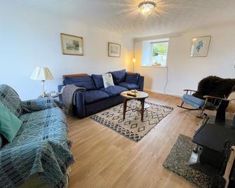 Pass the Keys | Cosy Spacious Cottage with Views and Garden - Wigtown - Living room