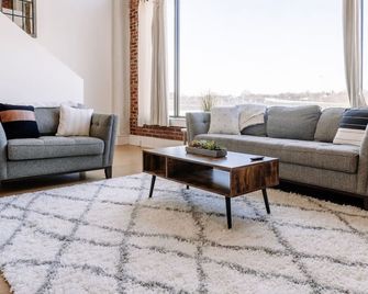 Glass Loft - Walk to Old City & DT Knox - Knoxville - Living room