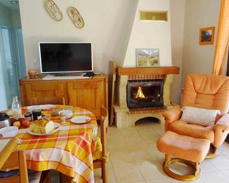 Au-Delà des Cimes - Villeneuve-de-Rivière - Villeneuve-de-Rivière - Dining room