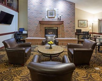 AmericInn by Wyndham Beaver Dam - Beaver Dam - Lounge