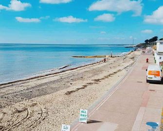 Langtry Hotel - Clacton-on-Sea - Strand