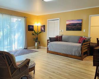 The Groves at Redway Beach - Studio - Redway - Living room