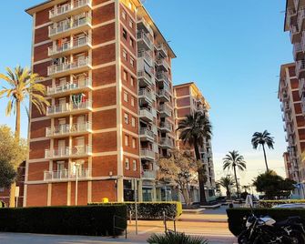 Helena Seaview & Beach-apartment - Montgat - Edifici