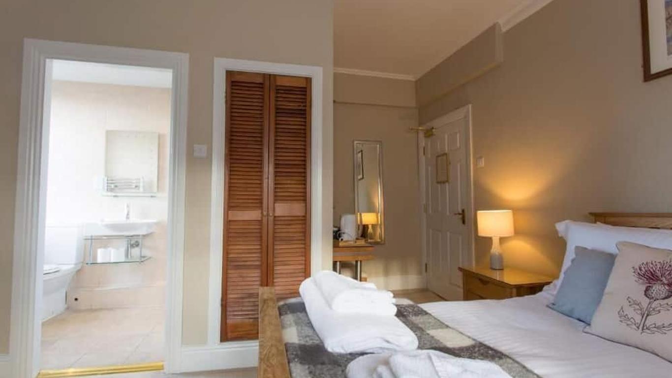 ذا ويتشيف هوتل