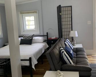 Studio Cottage -Great location inside Lakeside gates - Lakeside - Bedroom