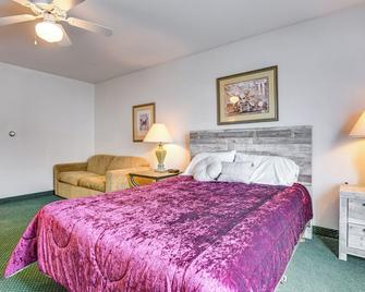 Pigeon Studio about 4 Mi to Caseville Public Beach! - Pigeon - Bedroom