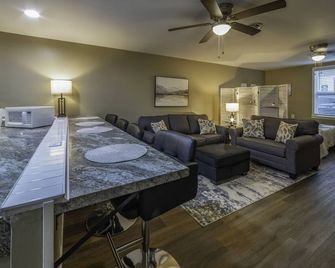 Newly renovated studio apartment! Close to Buhl Park and Shenago Reservoir Lake - Sharpsville