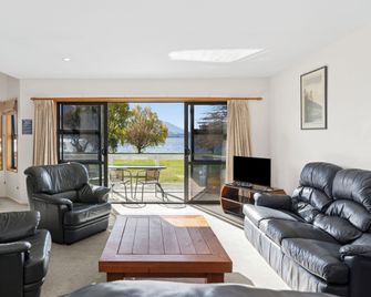 Hampshire Holiday Parks - Glendhu Bay - Wanaka - Living room