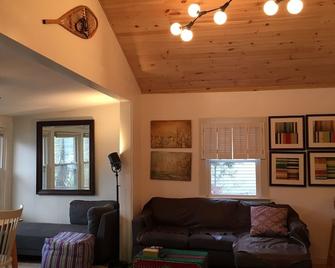 Lakefront property at its finest. Nearby fantastic skiing slopes. - Pine Plains - Living room