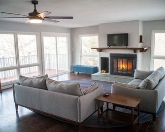 Finn's Hideaway -Modern family river home - Keokuk - Wohnzimmer
