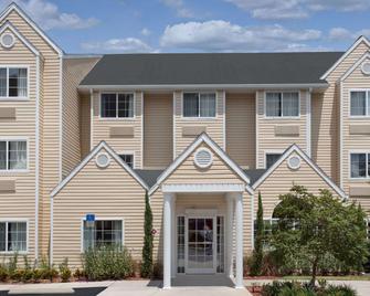 Microtel Inn & Suites by Wyndham Leesburg/Mt Dora - Leesburg - Building