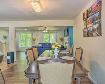 Hot Tub & 2 Game Rooms: Family Poconos Getaway! - Pocono Summit - Dining room