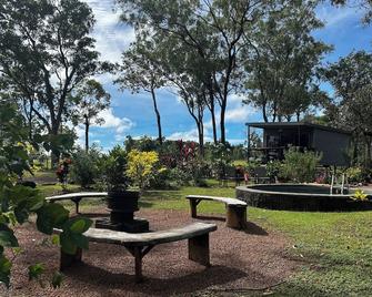 Spacious modern bungalow only 10 minutes to Litchfield National Park - Batchelor - Hàng hiên