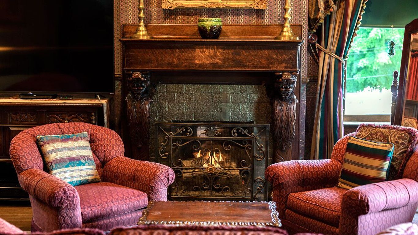 South Broadway Manor B&b - Near Fallingwater, Ohiopyle State Park, Hiking & Biking Trails Gap