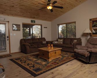 Entire Cabin 3B/2B @ White Mountains Bison Ranch - Heber-Overgaard - Sala de estar