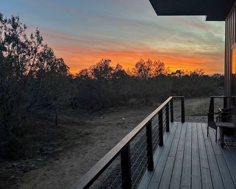 Lost Buck Resort - Modern home surrounded by native trees & beautiful view - Cedaredge - Balcón