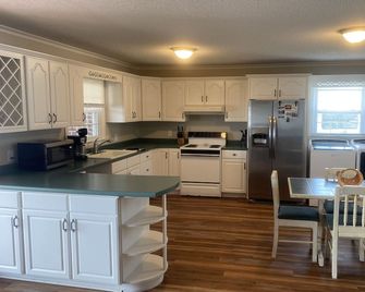 Lakefront Retreat At Randolphs Landing - Manning - Kitchen