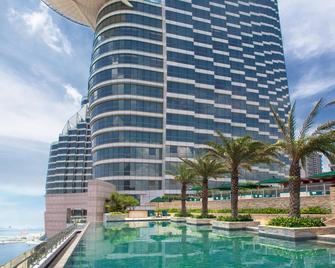 Sheraton Zhanjiang Hotel - Zhanjiang - Piscina