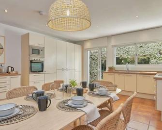 Holiday Home Villa Marina by Interhome - Estepona - Eetruimte