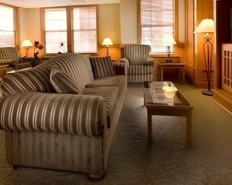Drury Inn & Suites McAllen - McAllen - Living room