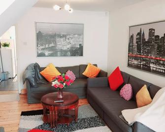 Beautiful 3-Bed House in Chatham - Chatham - Wohnzimmer