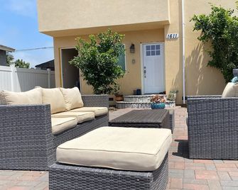 2 Bedroom family vacation house (Brand new built) - Torrance - Patio
