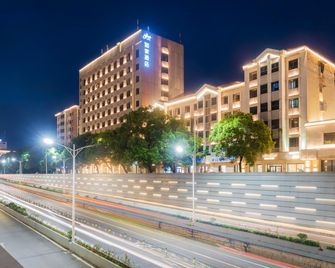 Home Inn Neo Nanchang Bayi Square Normal University Metro Station - Nanchang - Edificio