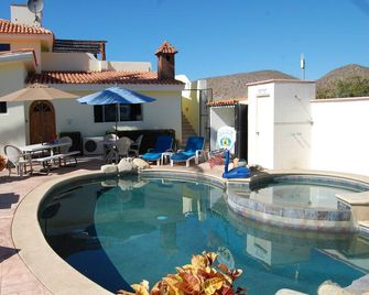 Pescadero Palace 1BR Ground Floor Casita w/swimming pool, Jacuzzi, on the beach! - El Pescadero - Piscina
