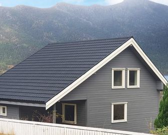 4 star holiday home in Svelgen - Svelgen - Building