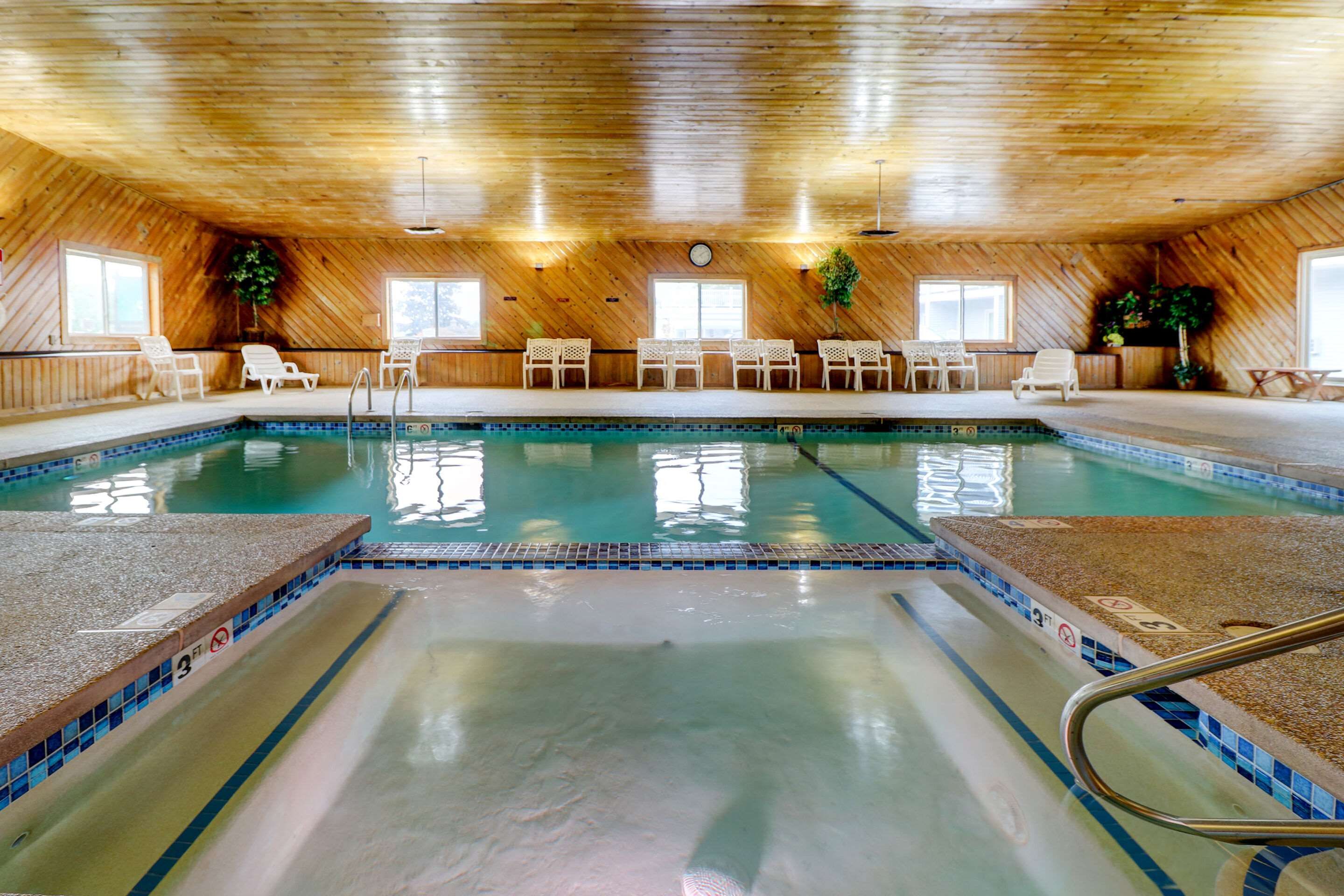 Quality Inn & Suites Lincoln I-93 - לינקולן - בריכה