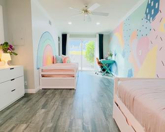 Private 3bd/3bath, 5-min drive to downtown Palm Springs - Palm Springs - Bedroom