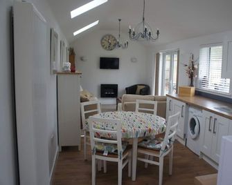 Beautifully renovated 2 bedroom cottage - Lutterworth - Essbereich