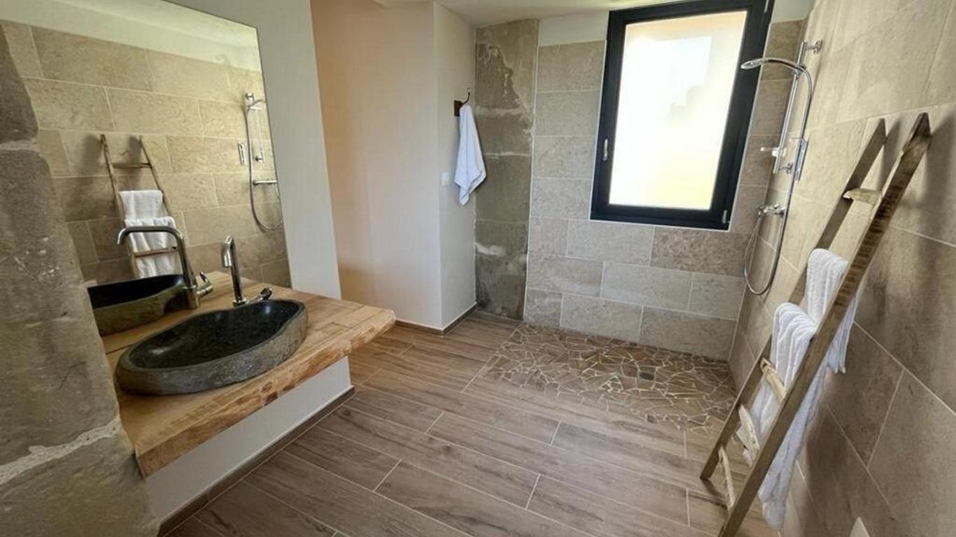 Logis Hôtel Les Vieilles Granges