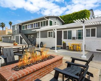 Steps To The Beach, Pacific City and Main Street - Studio - Huntington Beach