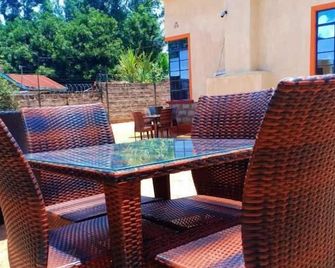 The Peak Meadows Hotel - Nyeri - Patio