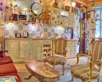 Lavender Circus Hostel, Doubles & Ensuites - Budapest - Vardagsrum