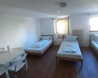 2-Rent Group Hostel Rooms&apartments Eve168 - Munich - Bedroom