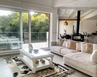 Espectacular villa rodeada de naturaleza - Mungia - Living room